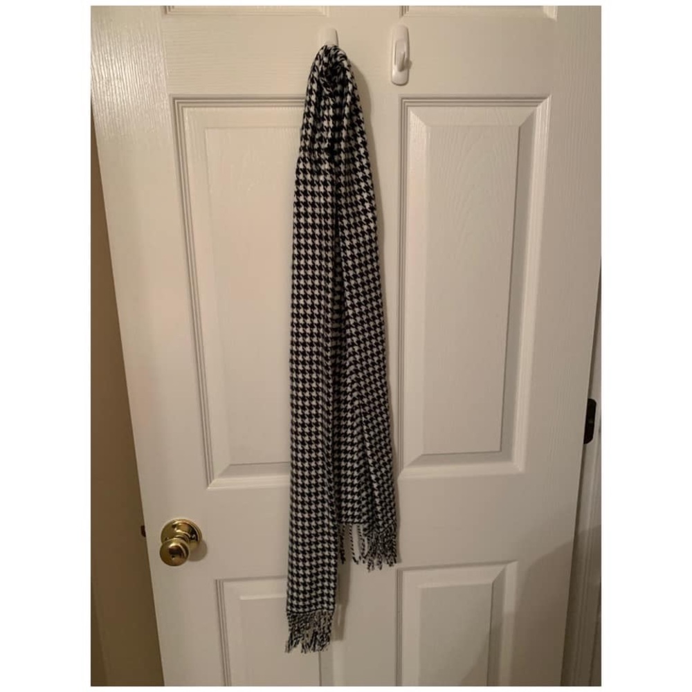 Houndstooth scarf
